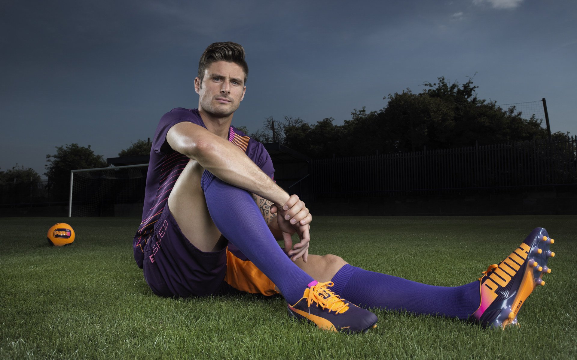 球场上的斗志：激烈对抗背后的故事，球场上的球员斗殴事件